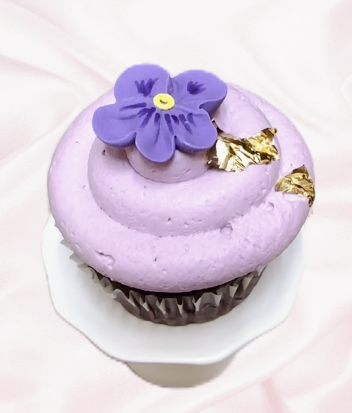 UBE Gold Peach Vanilla Cream Cheese Cupcake